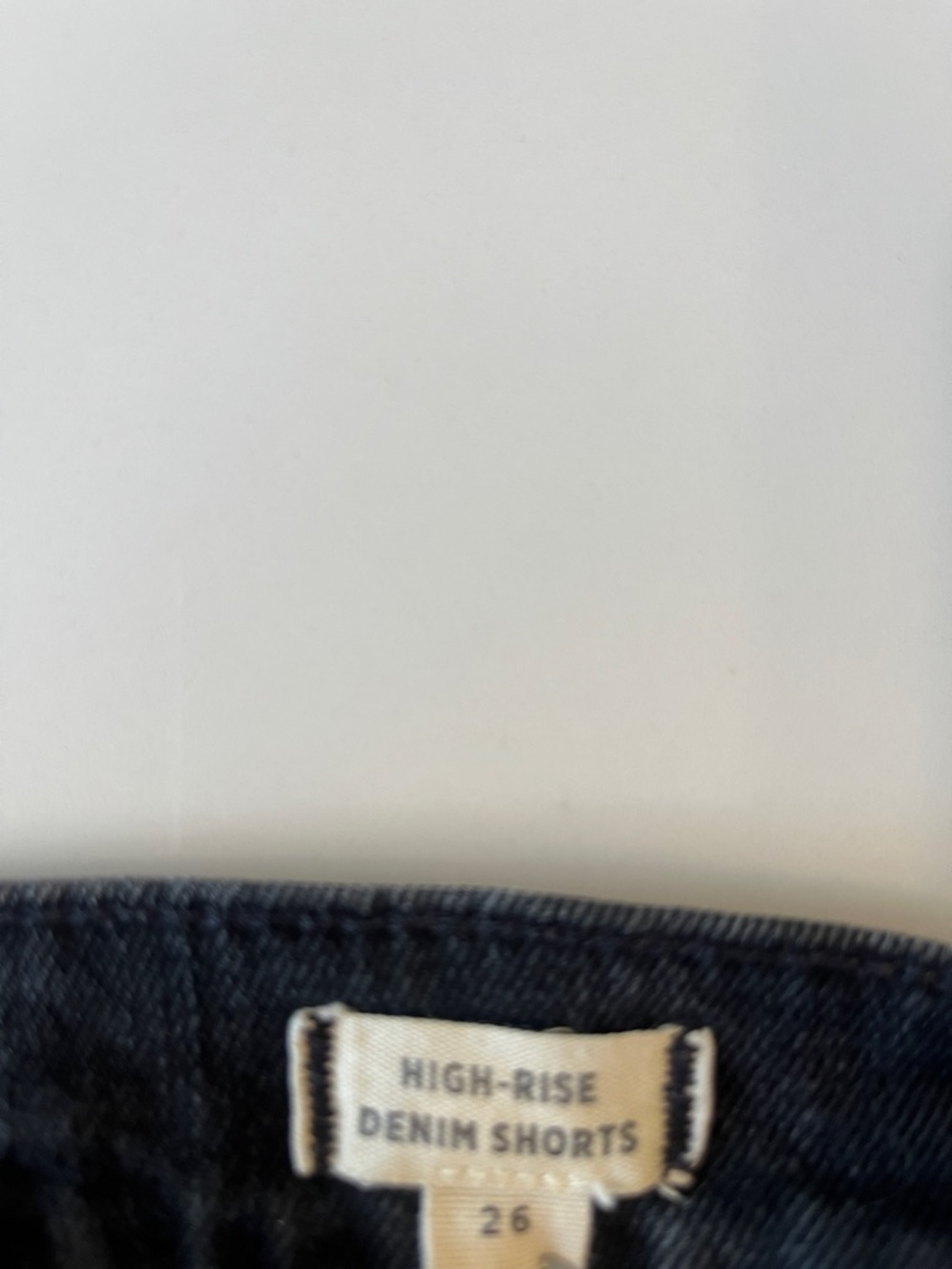 Madewell High-Rise Denim Raw Hem Shorts in Washed Black/Lunar Wash 26 - Picture 4 of 9